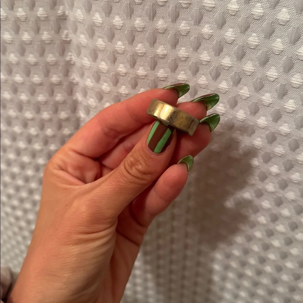 Gold Oura Ring 4 - SIZE 9 / WITH CHARGER